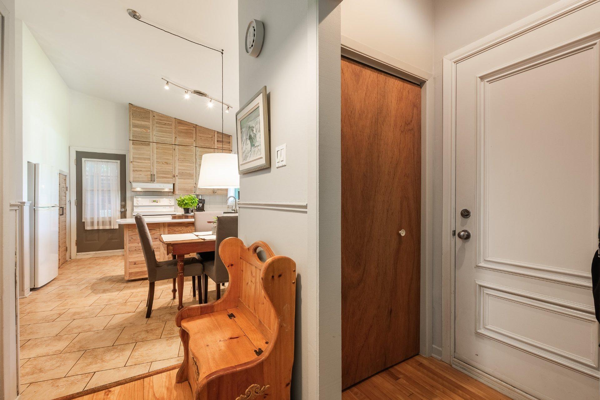 









10


Rue des Lilas

,
Saint-Basile-le-Grand,




QC
J3N1L5

