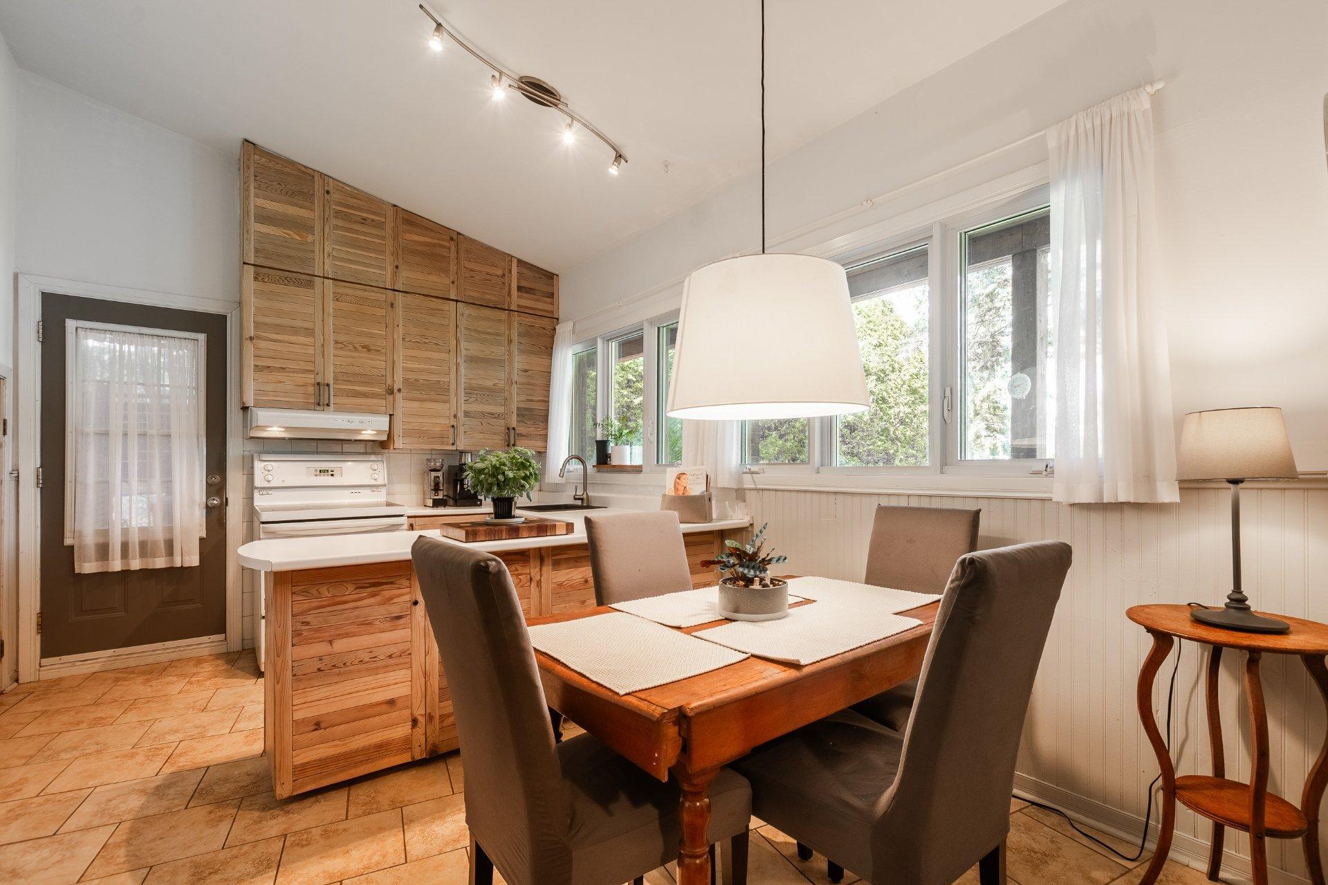 









10


Rue des Lilas

,
Saint-Basile-le-Grand,




QC
J3N1L5

