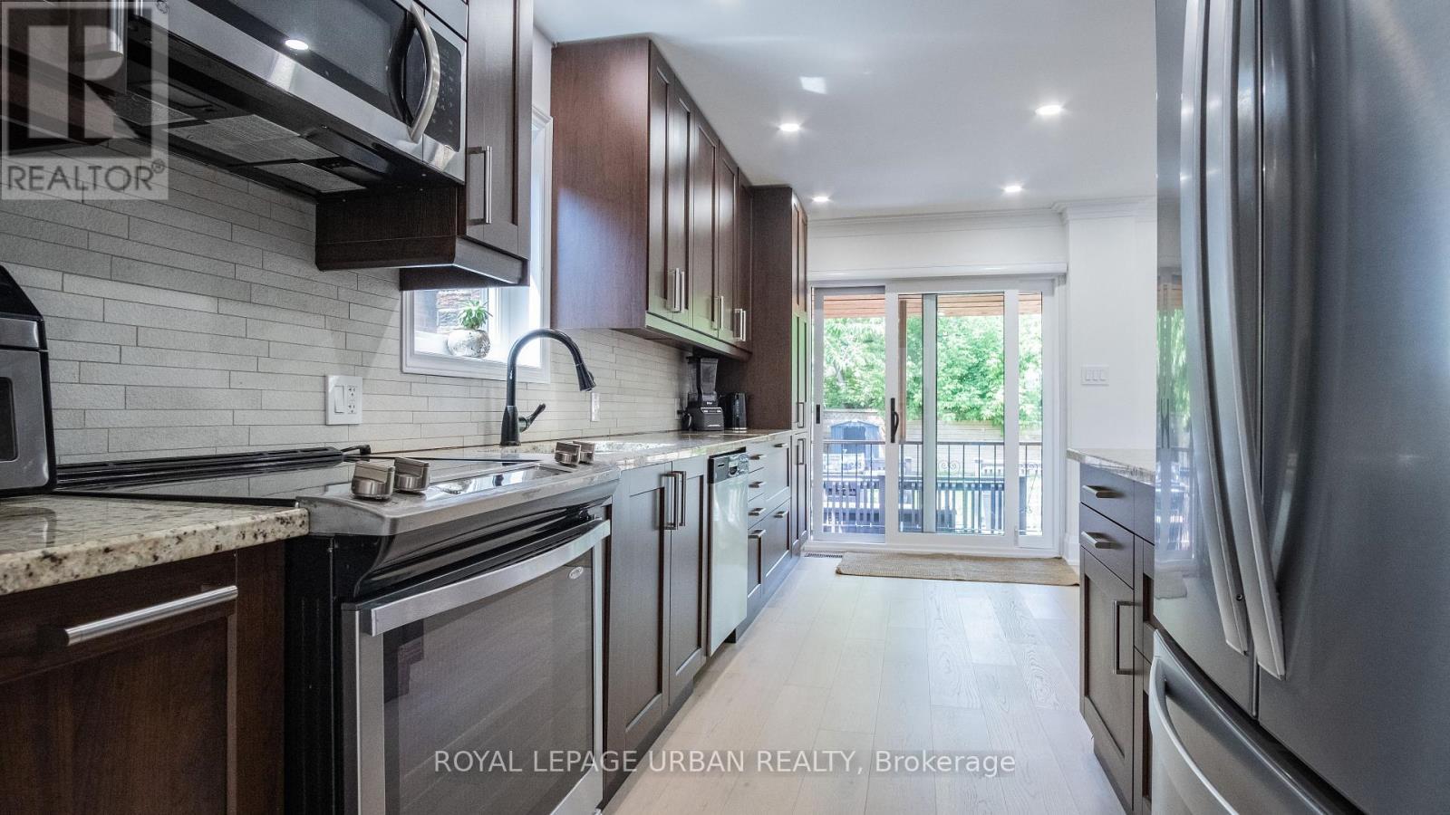 












434 WESTMOUNT AVENUE

,
Toronto,




Ontario
M6E3N5

