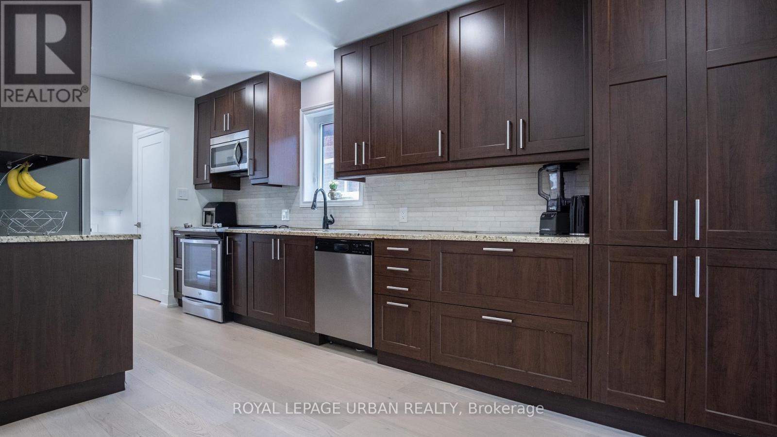 












434 WESTMOUNT AVENUE

,
Toronto,




Ontario
M6E3N5

