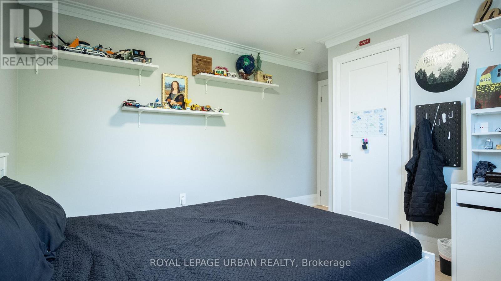 












434 WESTMOUNT AVENUE

,
Toronto,




Ontario
M6E3N5

