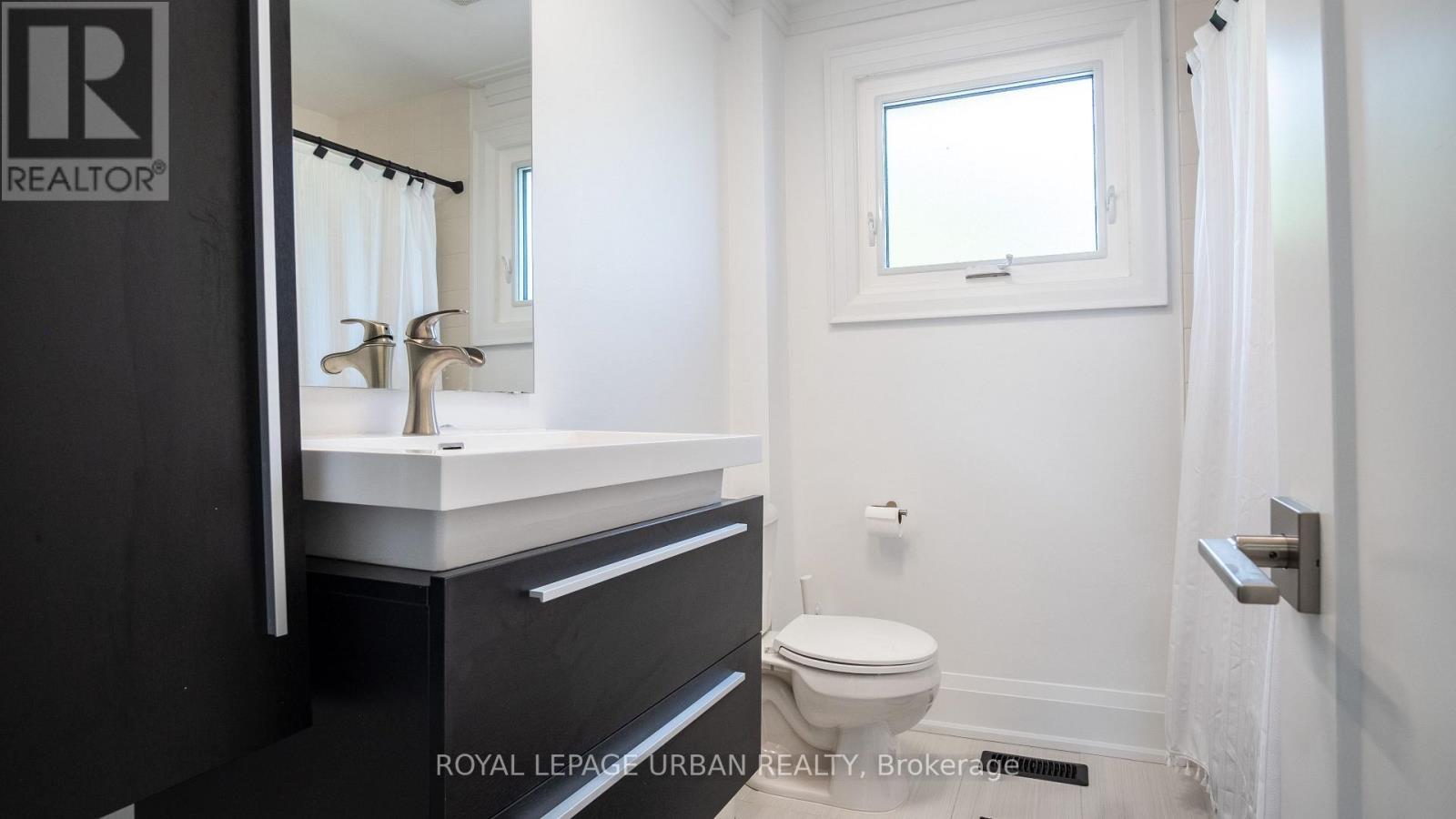 












434 WESTMOUNT AVENUE

,
Toronto,




Ontario
M6E3N5

