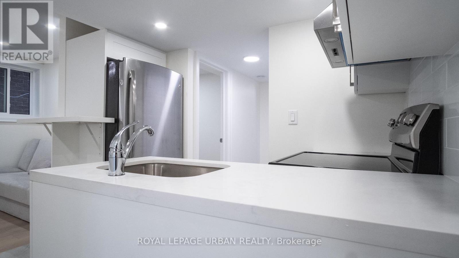 












434 WESTMOUNT AVENUE

,
Toronto,




Ontario
M6E3N5

