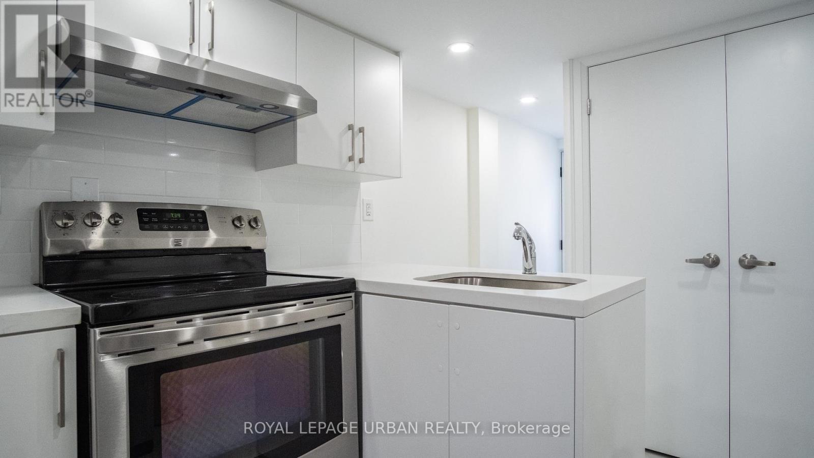 












434 WESTMOUNT AVENUE

,
Toronto,




Ontario
M6E3N5

