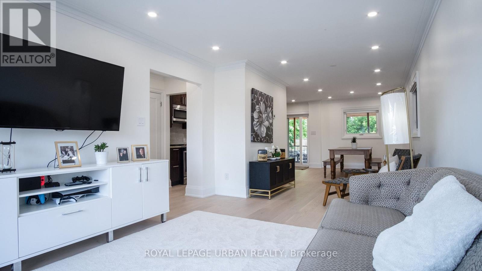 












434 WESTMOUNT AVENUE

,
Toronto,




Ontario
M6E3N5

