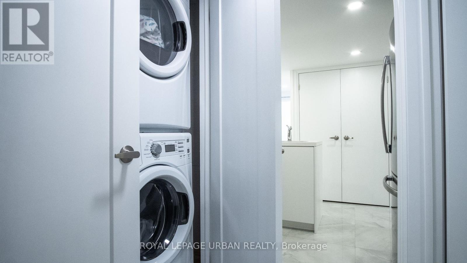 












434 WESTMOUNT AVENUE

,
Toronto,




Ontario
M6E3N5

