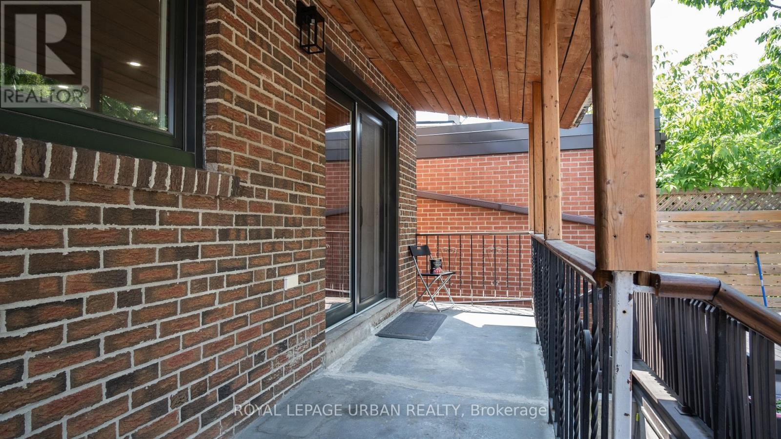 












434 WESTMOUNT AVENUE

,
Toronto,




Ontario
M6E3N5

