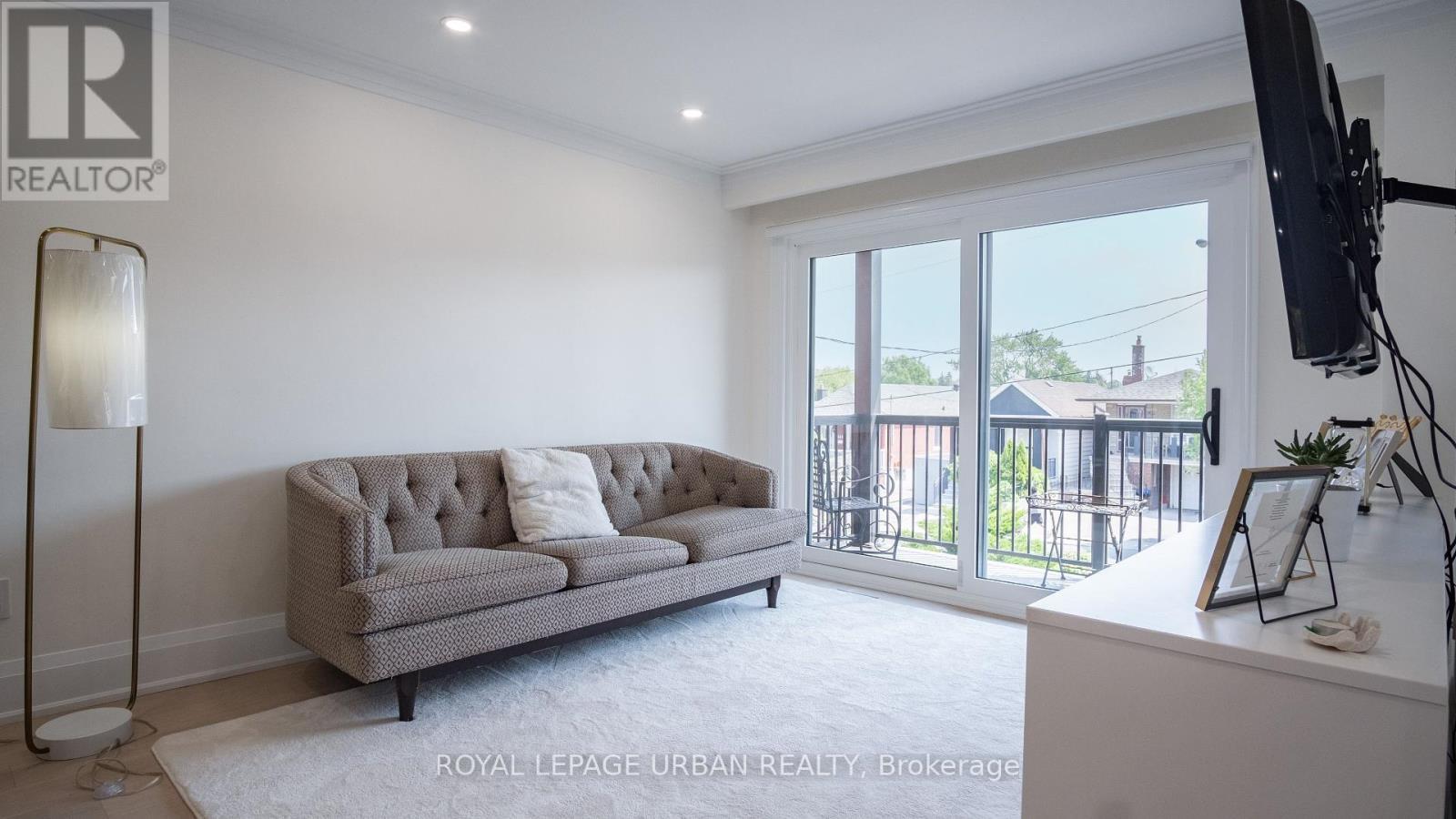 












434 WESTMOUNT AVENUE

,
Toronto,




Ontario
M6E3N5

