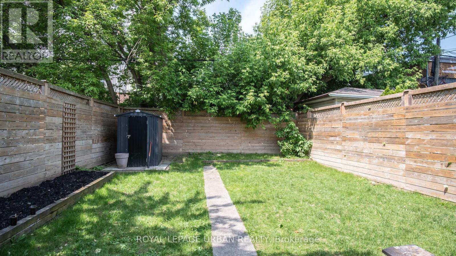 












434 WESTMOUNT AVENUE

,
Toronto,




Ontario
M6E3N5

