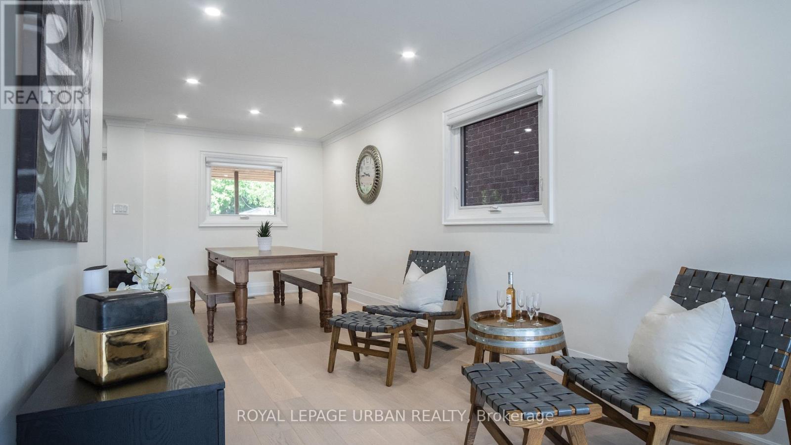 












434 WESTMOUNT AVENUE

,
Toronto,




Ontario
M6E3N5

