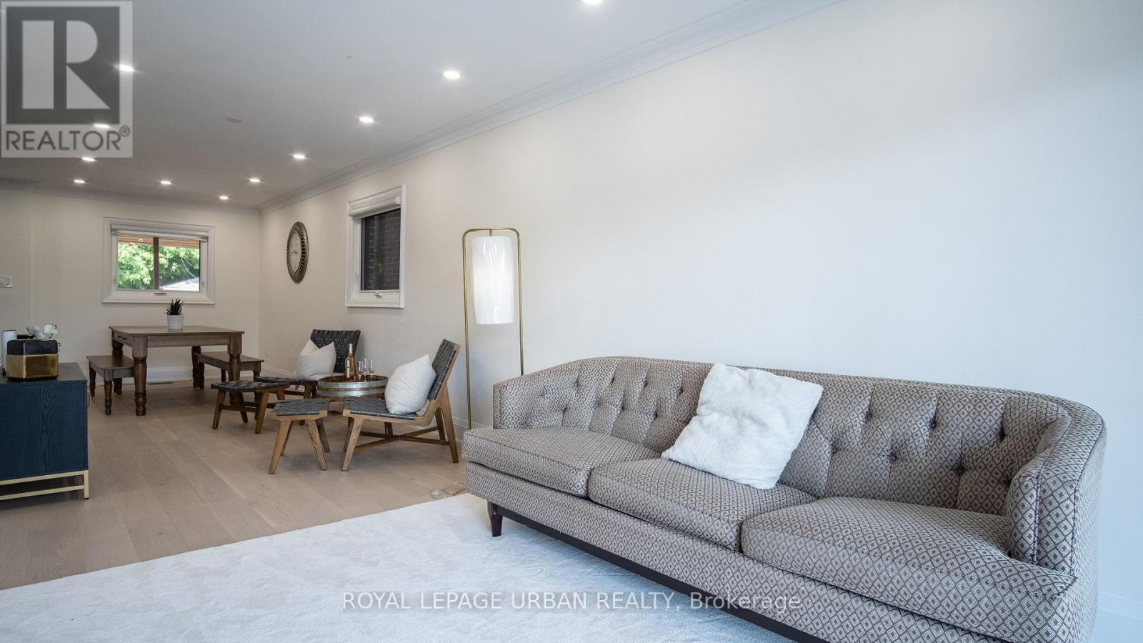 












434 WESTMOUNT AVENUE

,
Toronto,




Ontario
M6E3N5

