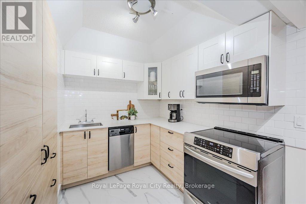 












110 - 107 BAGOT STREET

,
Guelph (Junction/Onward Willow),




Ontario
N1H8H5

