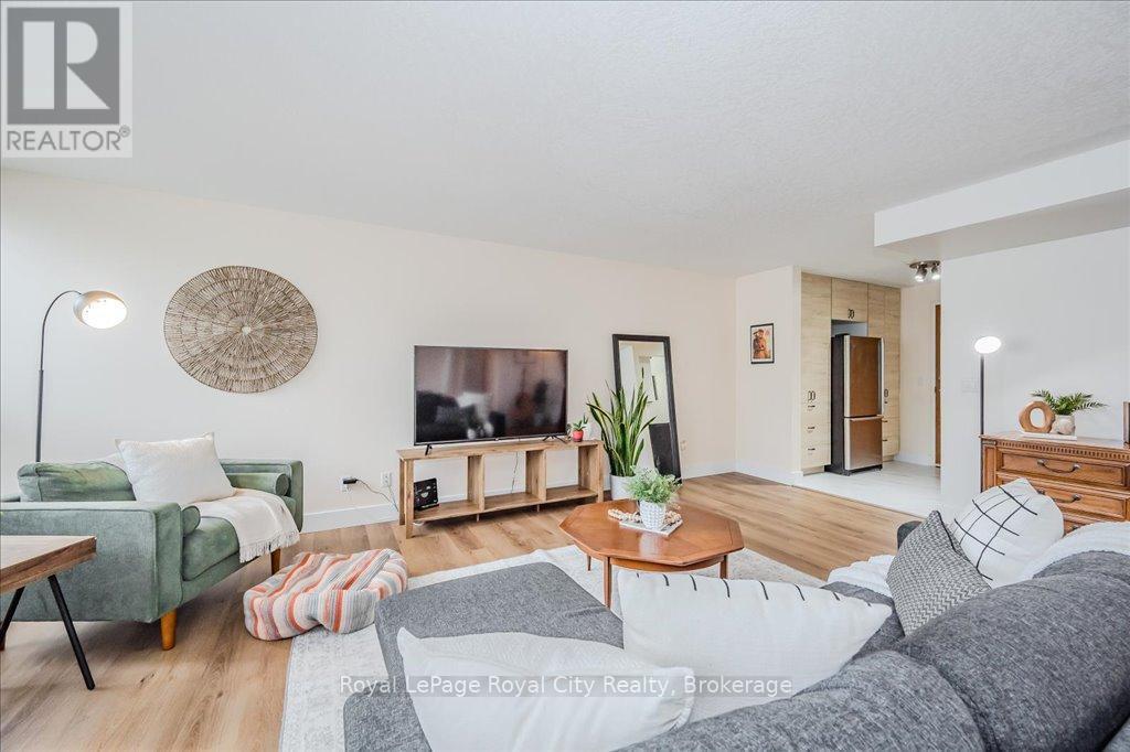 












110 - 107 BAGOT STREET

,
Guelph (Junction/Onward Willow),




Ontario
N1H8H5

