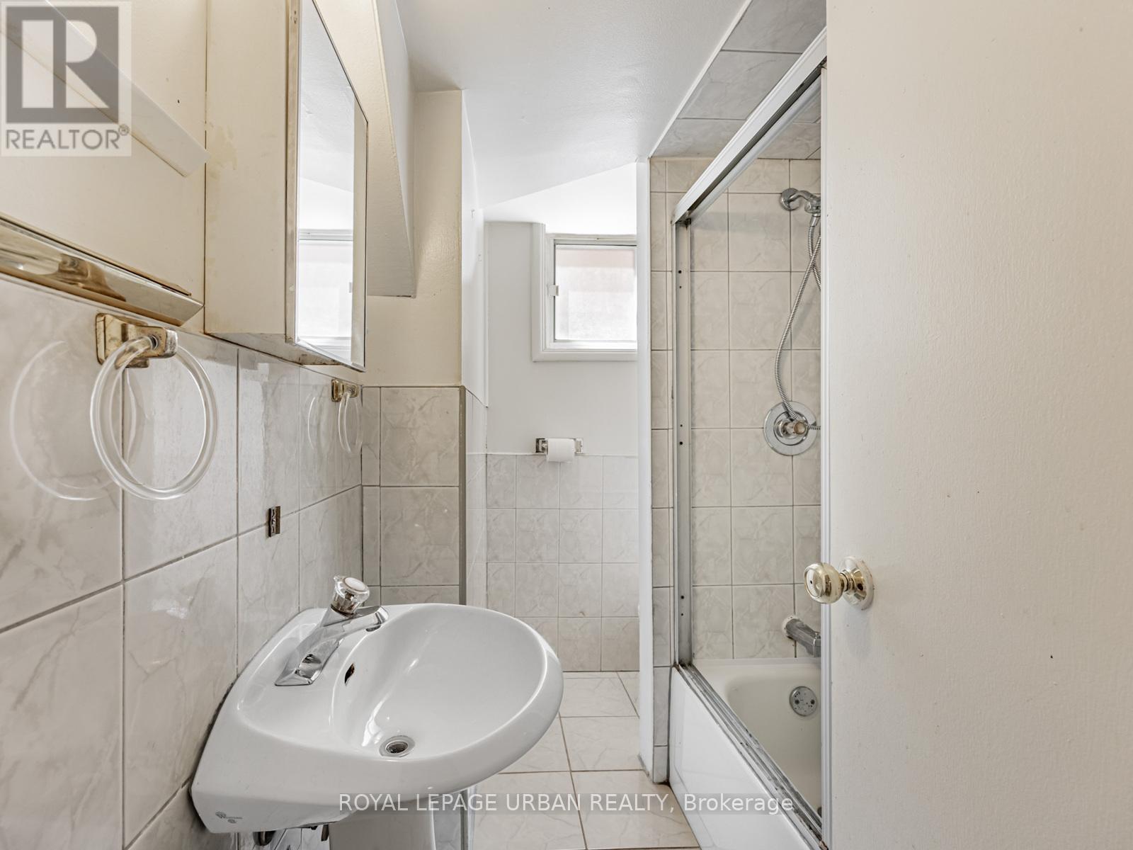 












16 MOZART AVENUE

,
Toronto,




Ontario
M1K2V9

