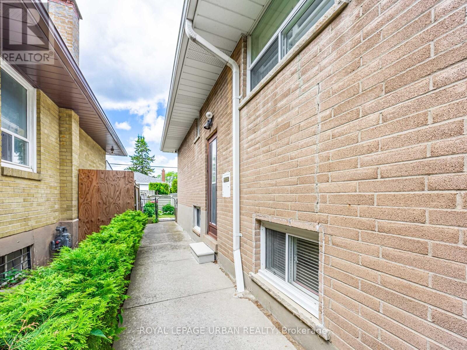 












16 MOZART AVENUE

,
Toronto,




Ontario
M1K2V9

