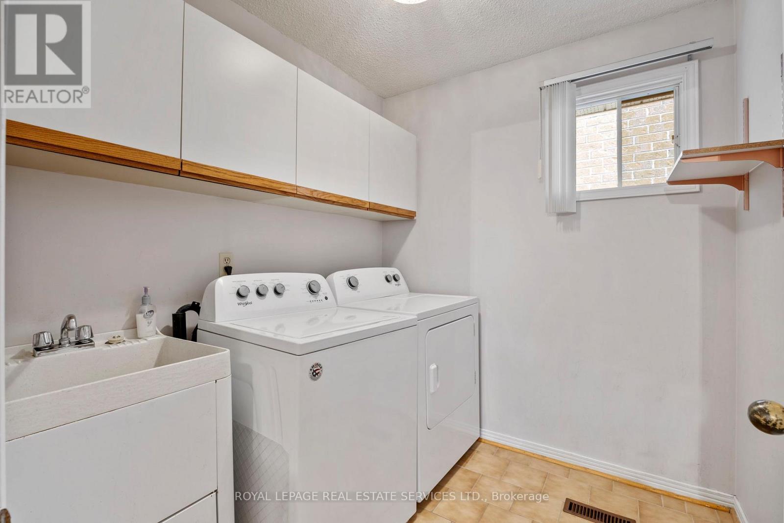 












119 HEATHERTON WAY

,
Vaughan,




Ontario
L4J3E7

