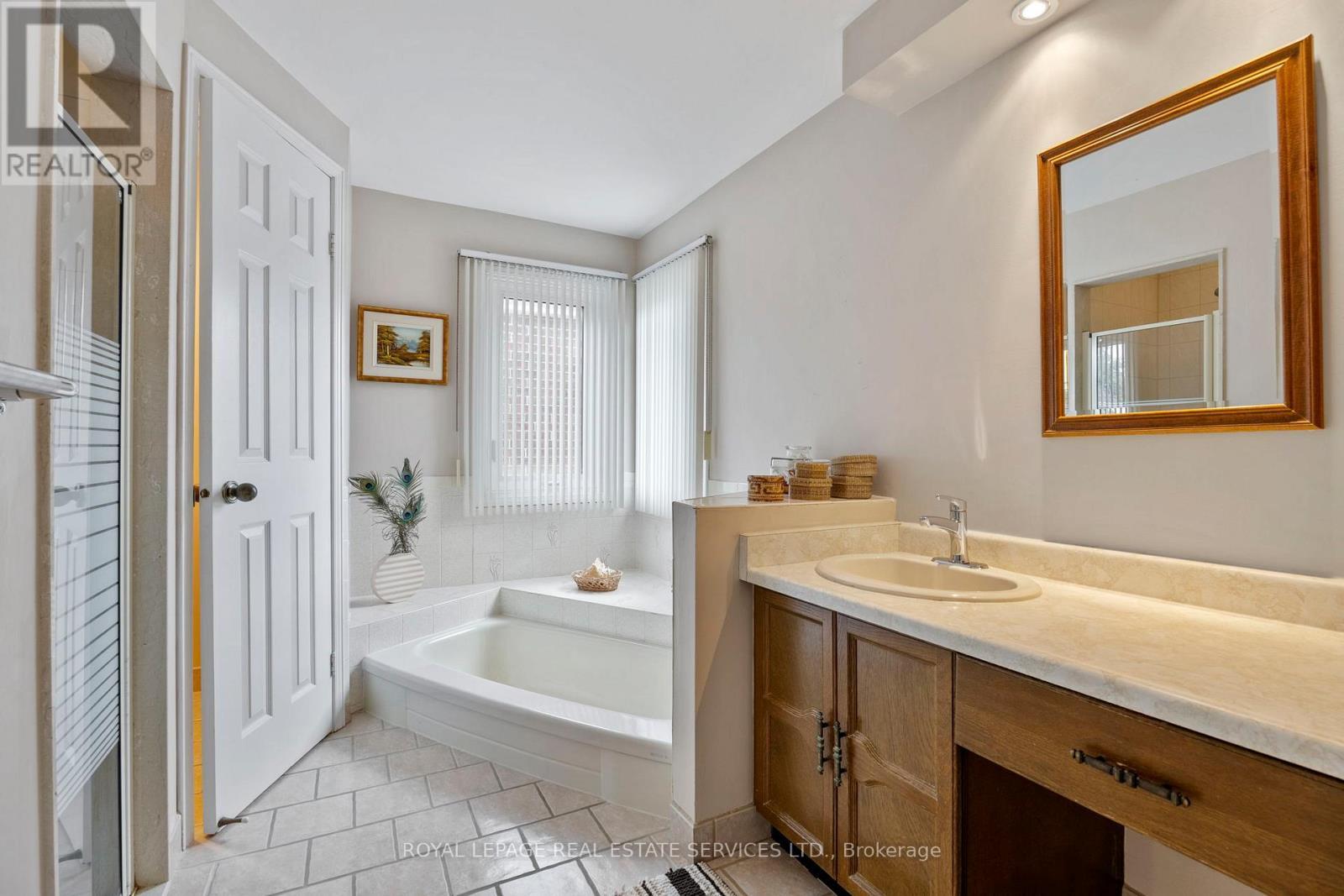 












119 HEATHERTON WAY

,
Vaughan,




Ontario
L4J3E7

