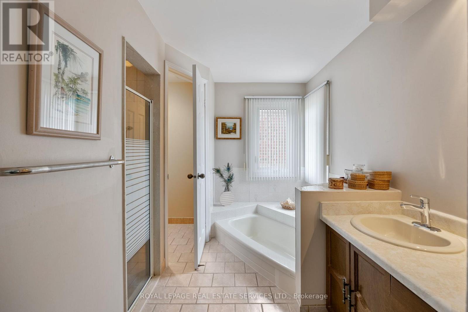 












119 HEATHERTON WAY

,
Vaughan,




Ontario
L4J3E7

