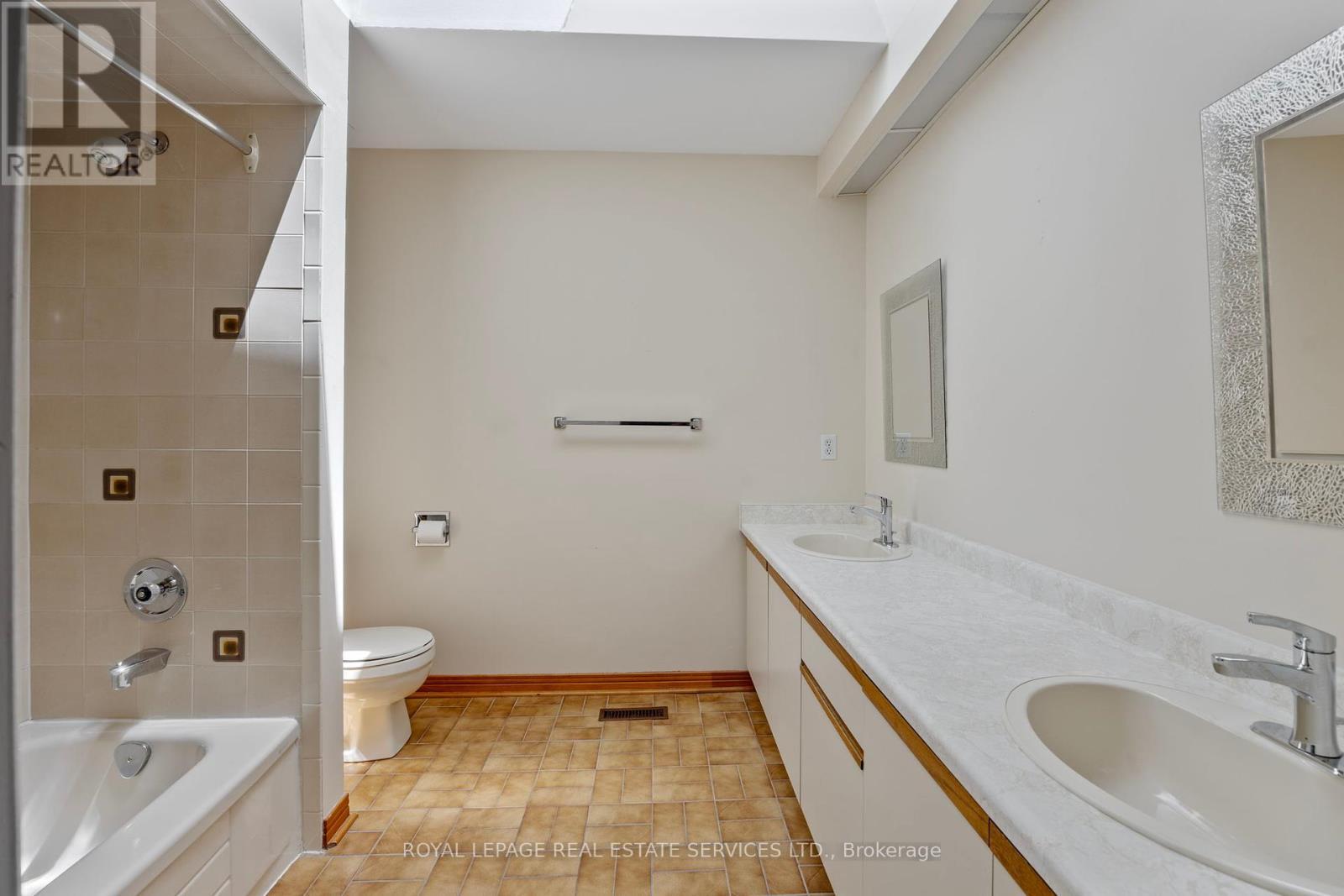 












119 HEATHERTON WAY

,
Vaughan,




Ontario
L4J3E7

