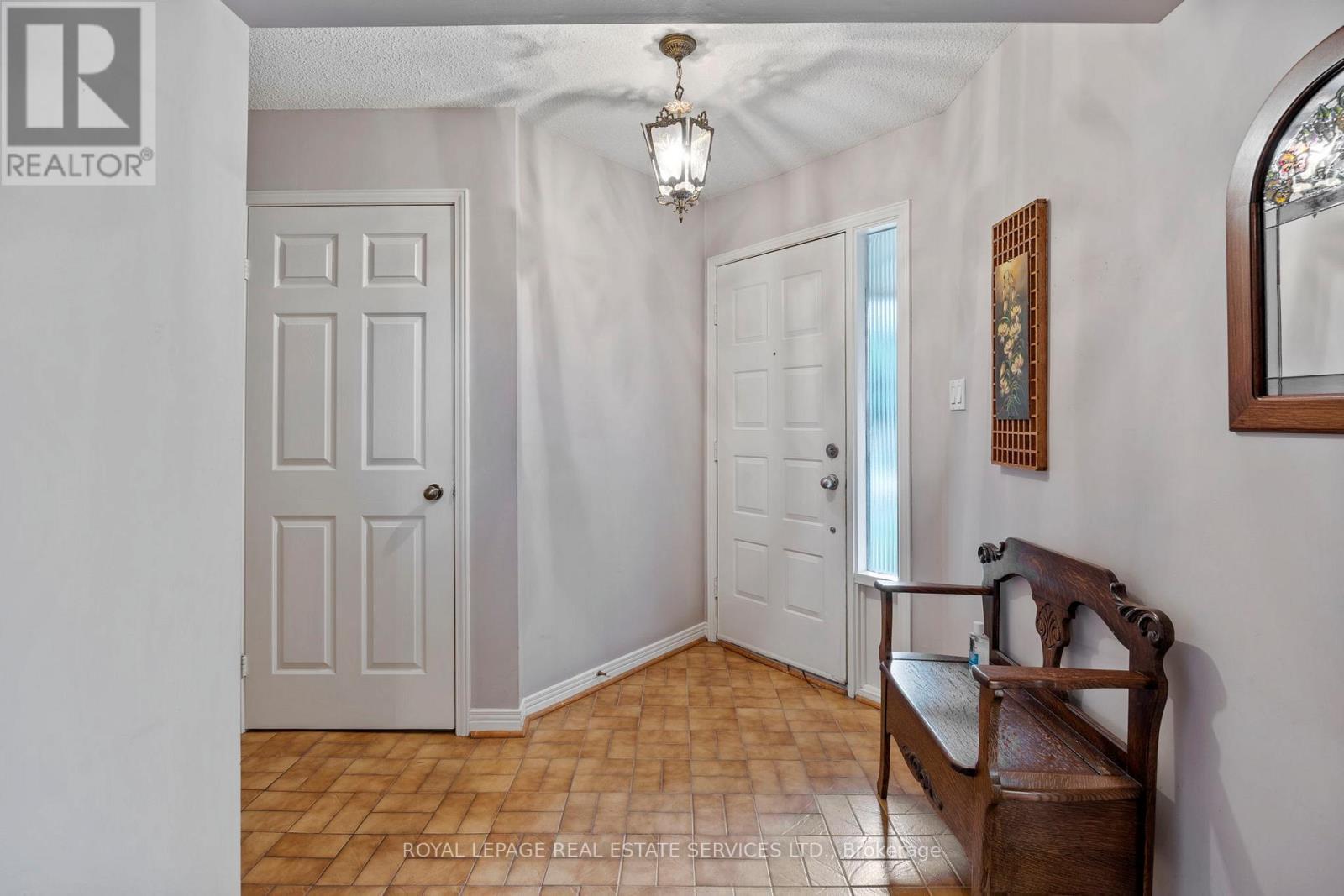 












119 HEATHERTON WAY

,
Vaughan,




Ontario
L4J3E7


