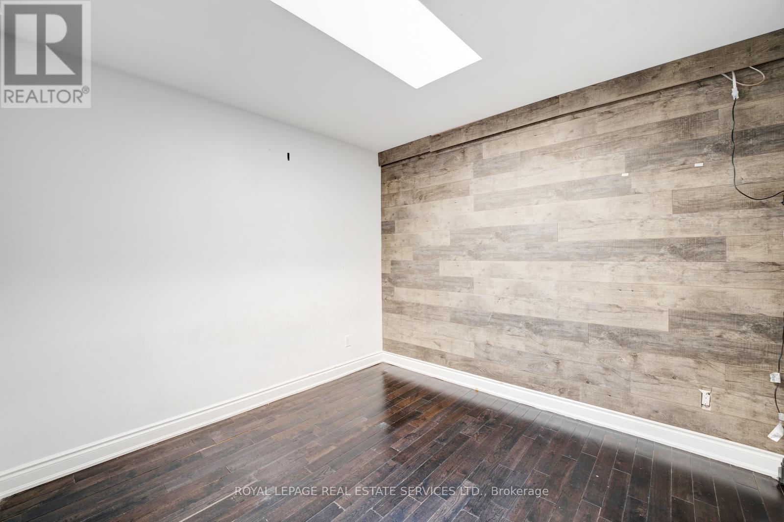 












310 SILVERTHORN AVENUE

,
Toronto,




Ontario
M6N3K6

