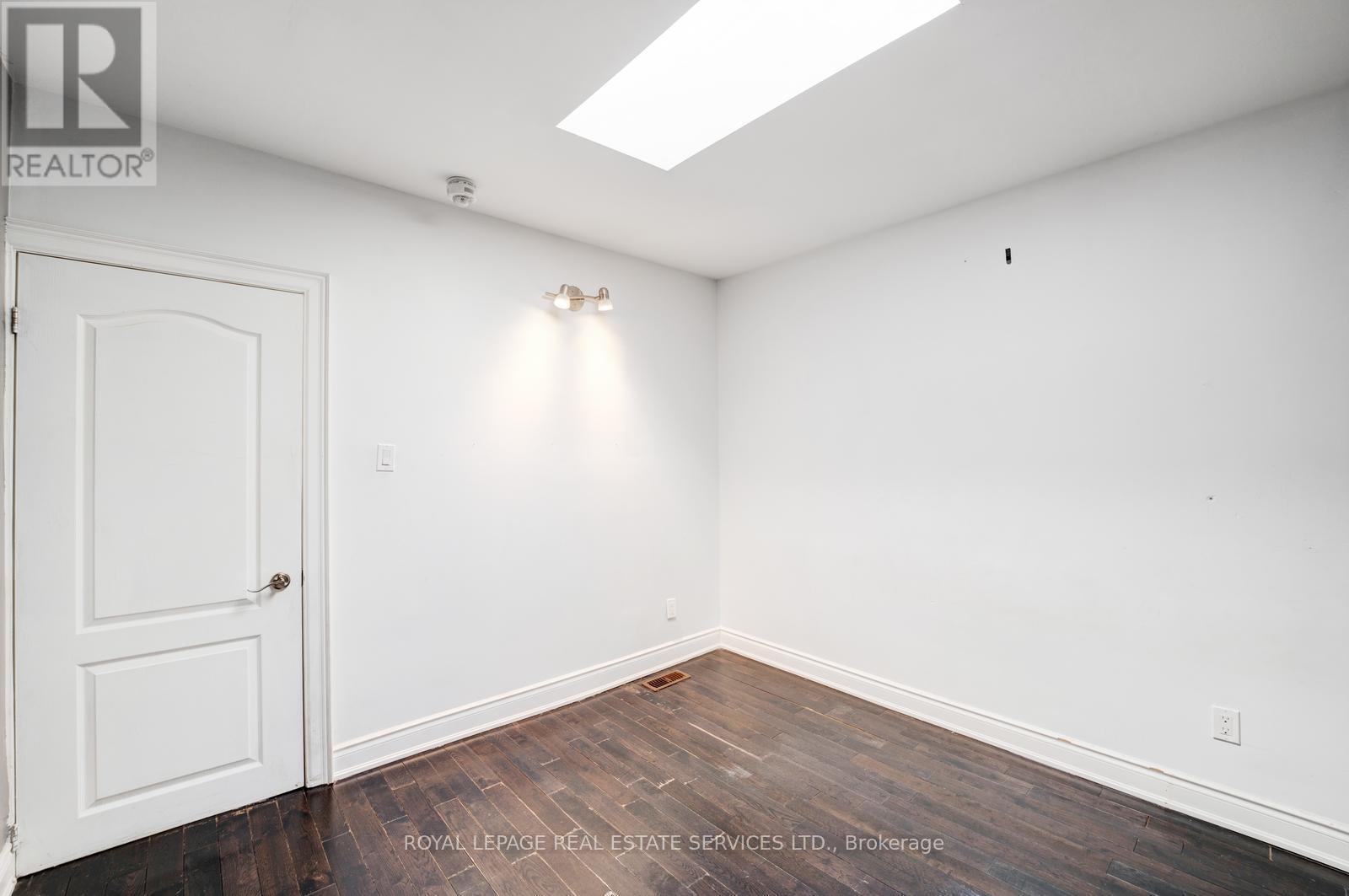 












310 SILVERTHORN AVENUE

,
Toronto,




Ontario
M6N3K6

