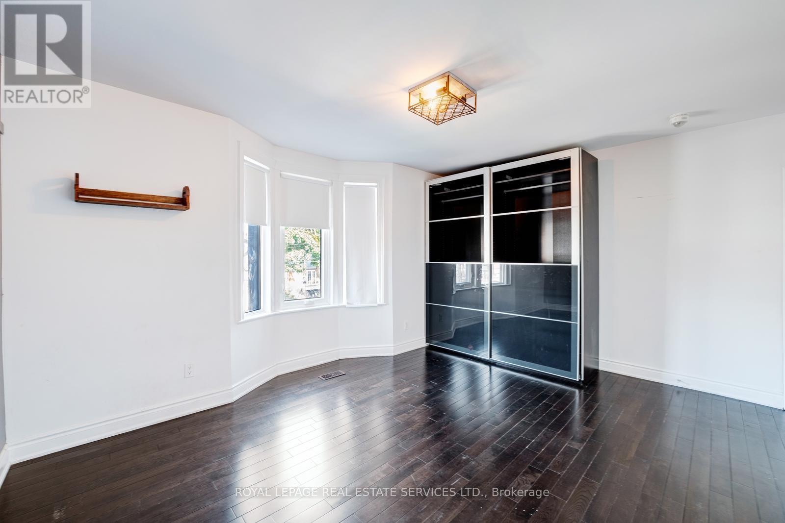 












310 SILVERTHORN AVENUE

,
Toronto,




Ontario
M6N3K6

