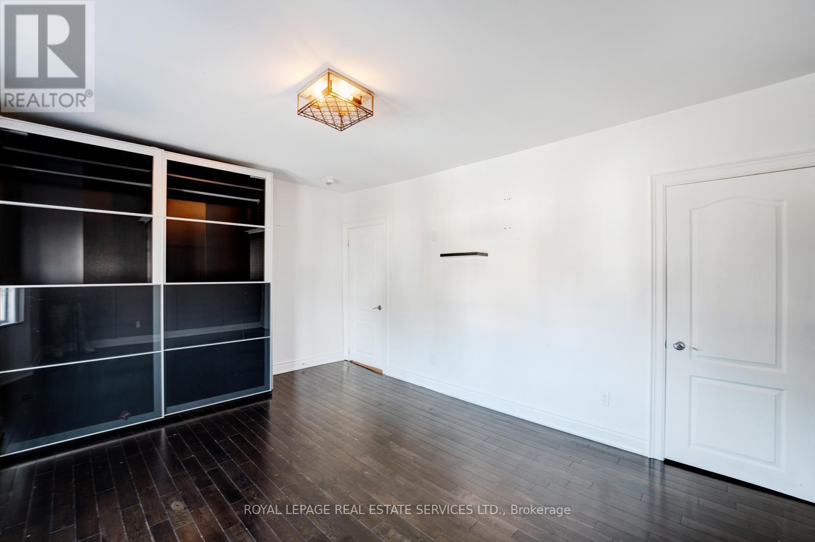












310 SILVERTHORN AVENUE

,
Toronto,




Ontario
M6N3K6

