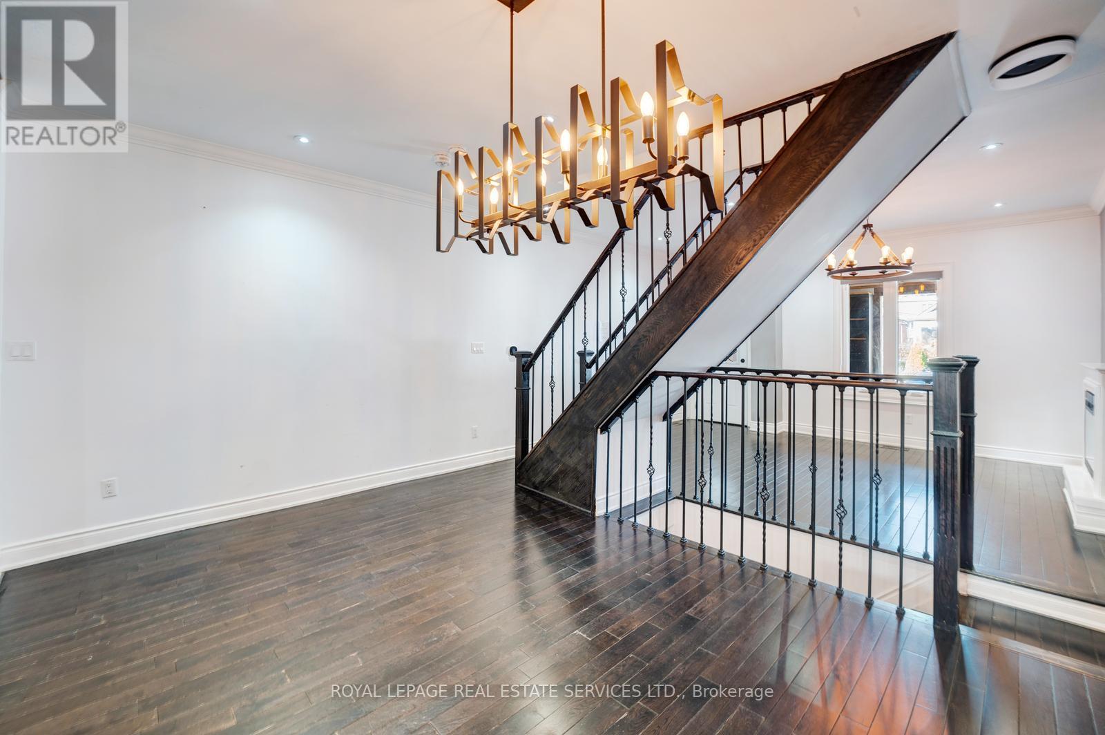












310 SILVERTHORN AVENUE

,
Toronto,




Ontario
M6N3K6

