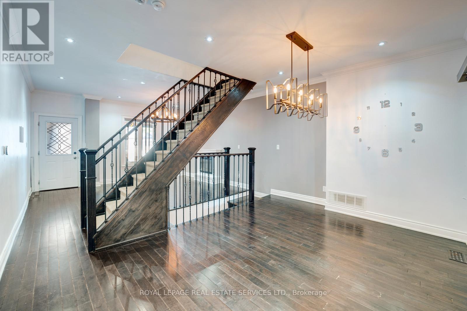 












310 SILVERTHORN AVENUE

,
Toronto,




Ontario
M6N3K6

