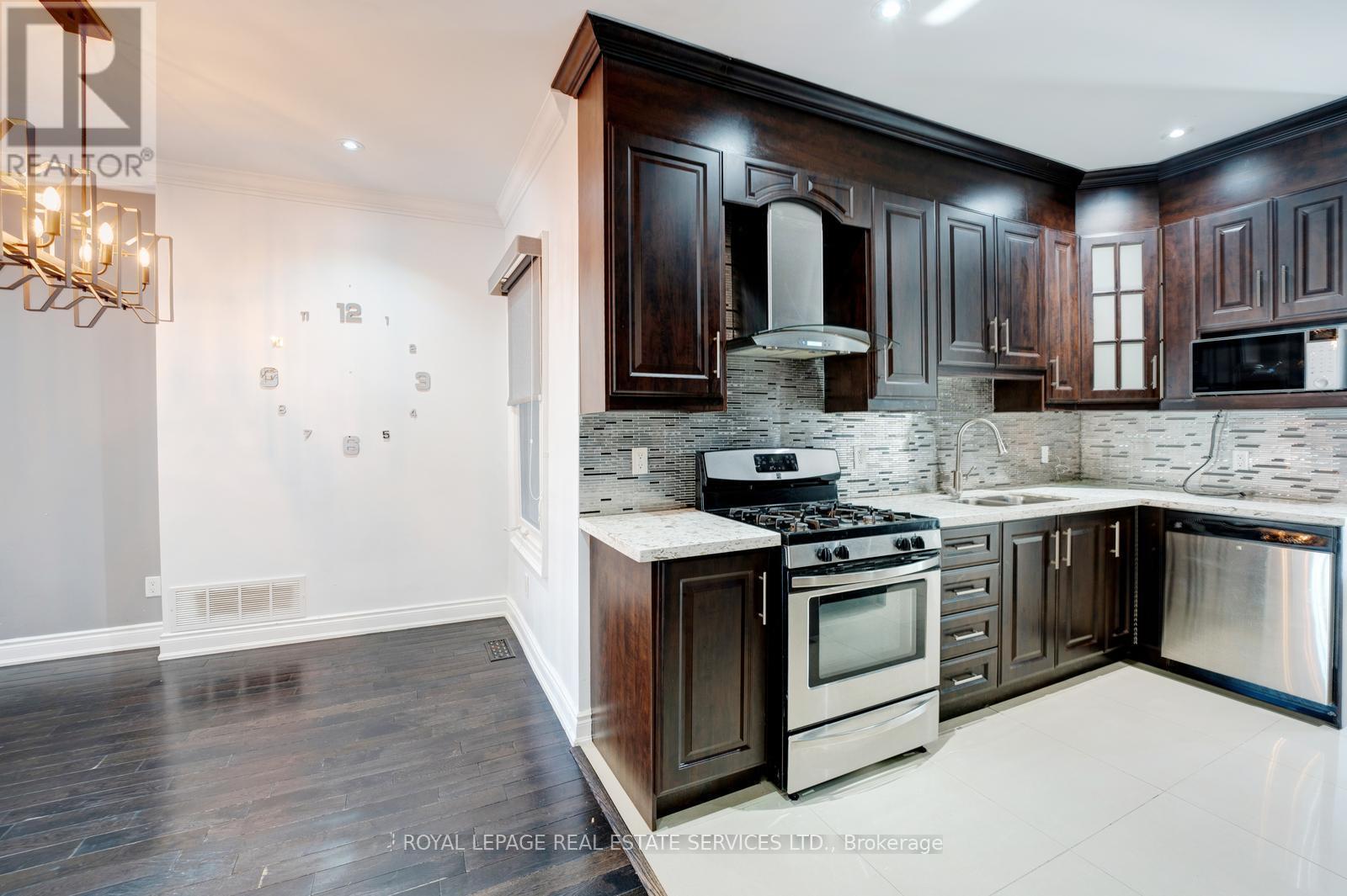 












310 SILVERTHORN AVENUE

,
Toronto,




Ontario
M6N3K6

