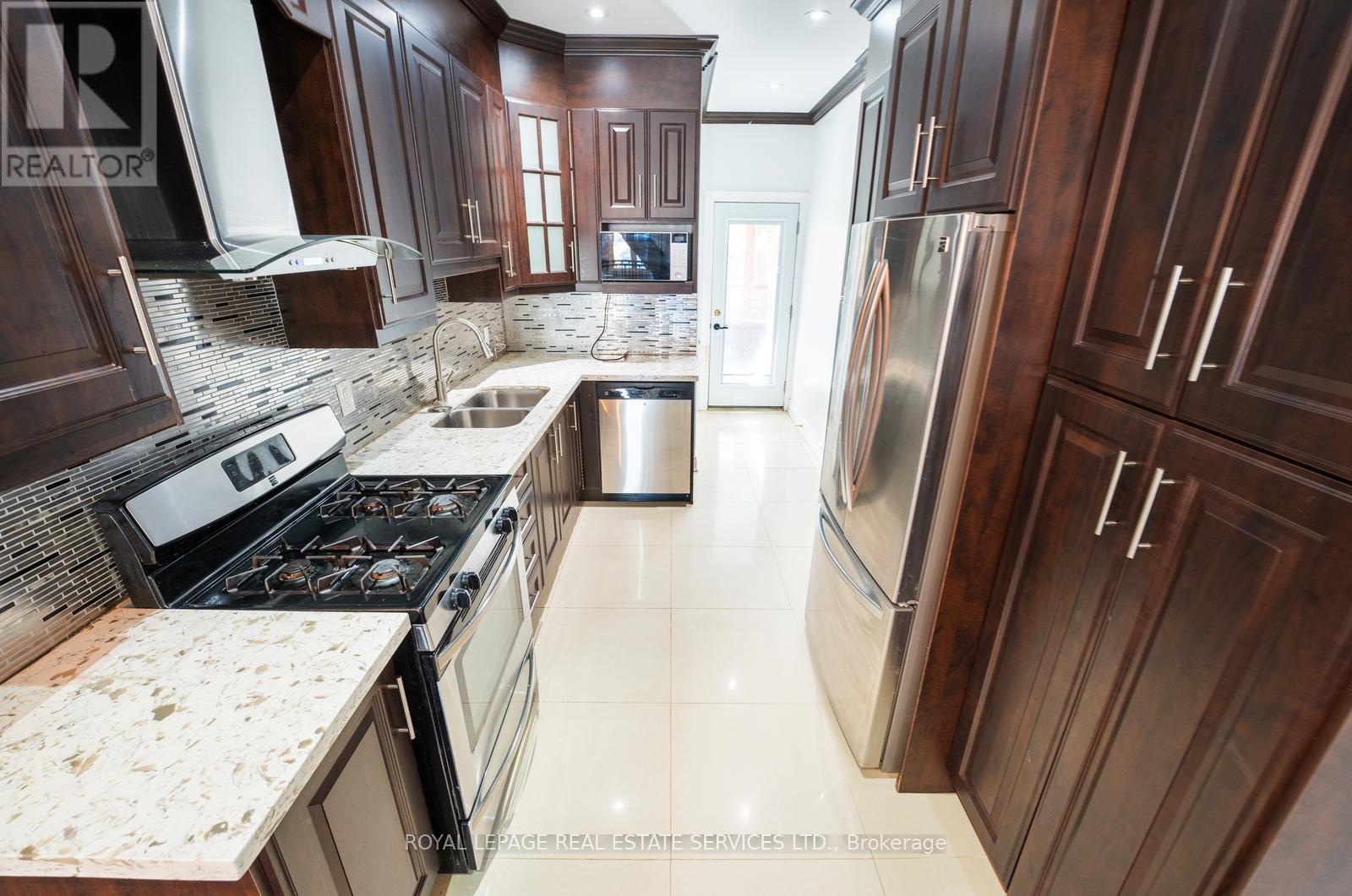 












310 SILVERTHORN AVENUE

,
Toronto,




Ontario
M6N3K6

