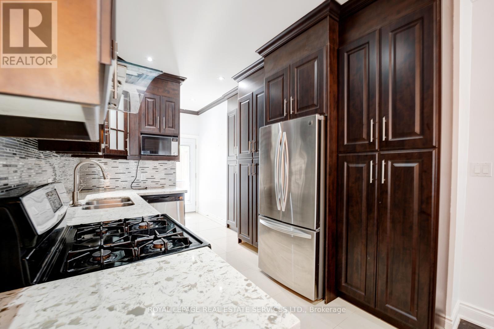 












310 SILVERTHORN AVENUE

,
Toronto,




Ontario
M6N3K6

