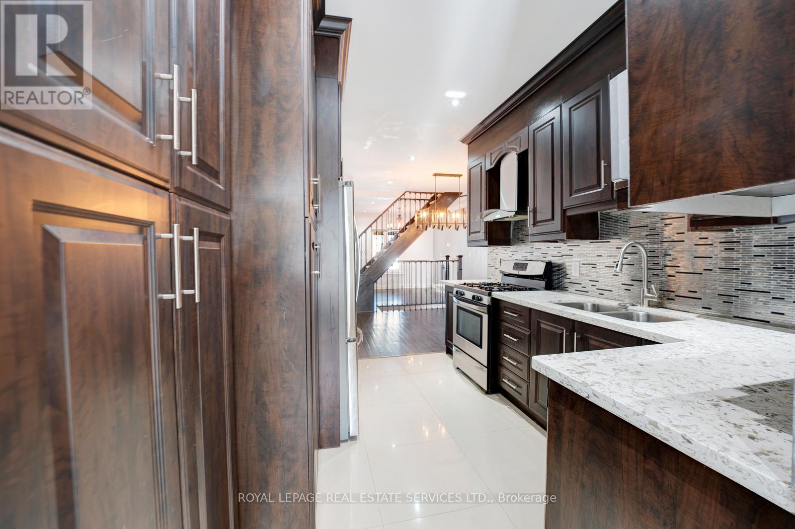 












310 SILVERTHORN AVENUE

,
Toronto,




Ontario
M6N3K6

