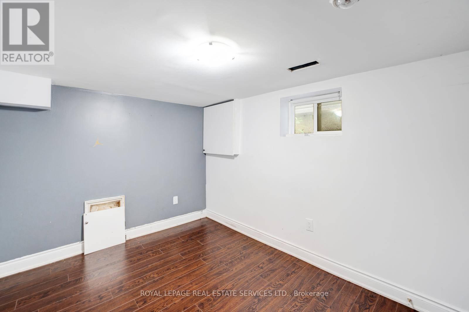 












310 SILVERTHORN AVENUE

,
Toronto,




Ontario
M6N3K6


