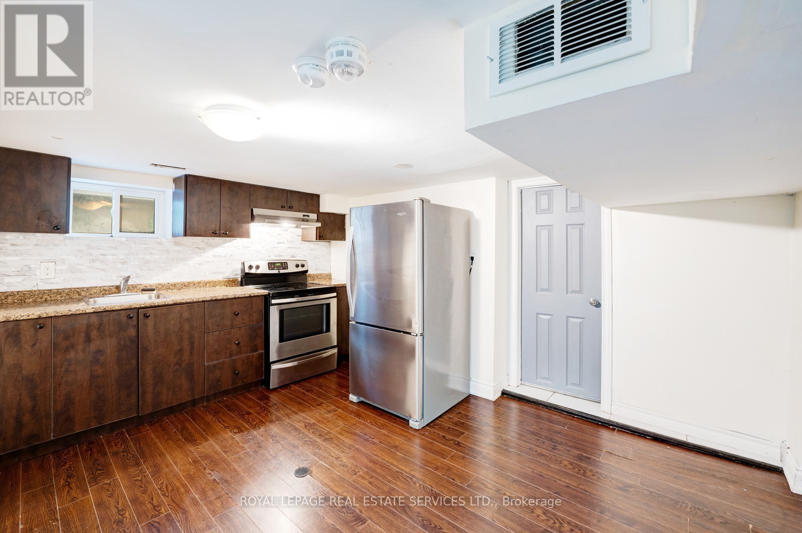 












310 SILVERTHORN AVENUE

,
Toronto,




Ontario
M6N3K6


