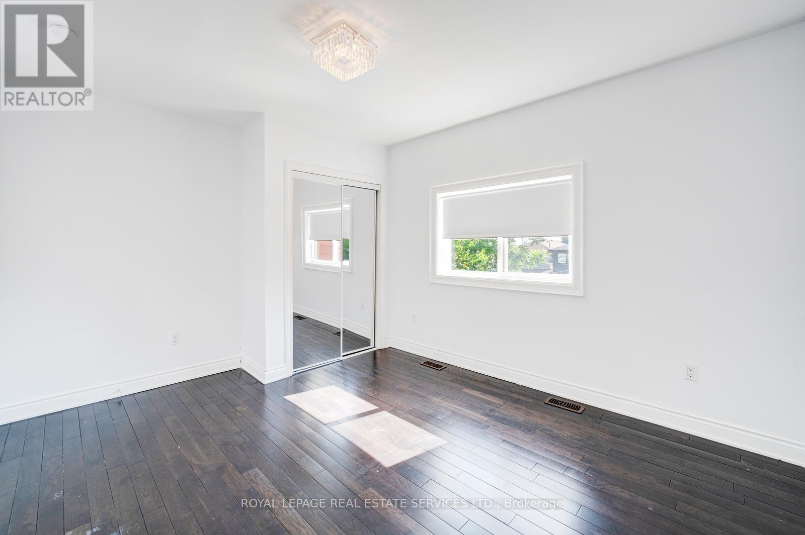 












310 SILVERTHORN AVENUE

,
Toronto,




Ontario
M6N3K6

