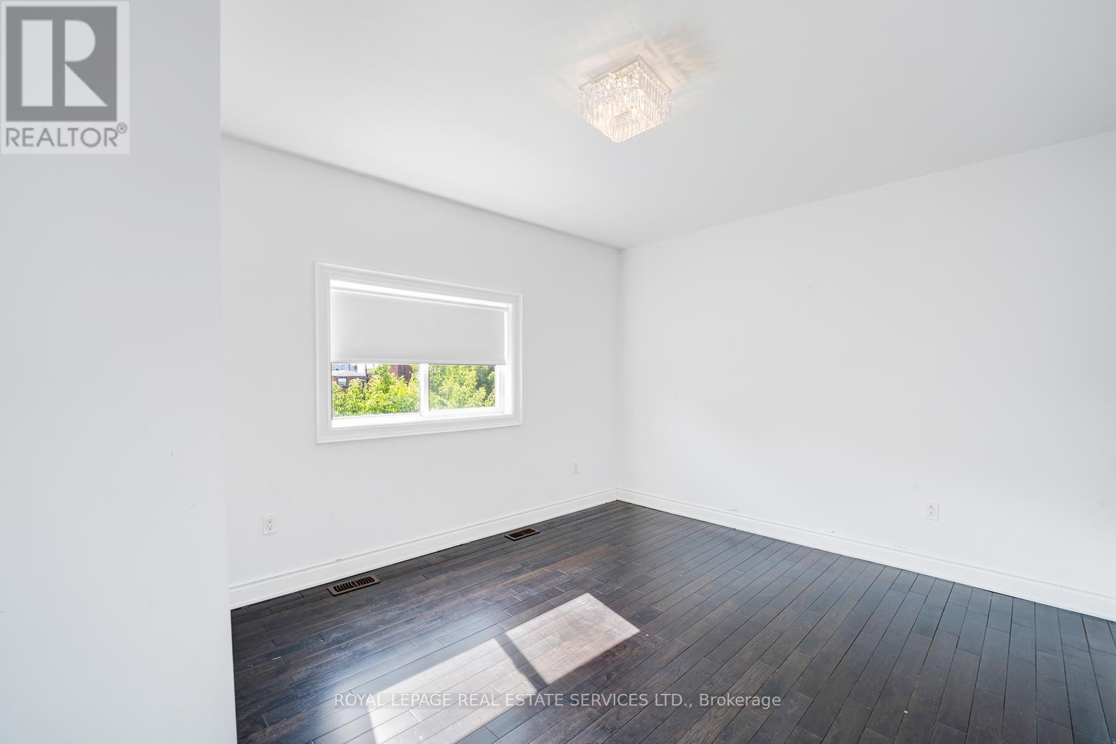 












310 SILVERTHORN AVENUE

,
Toronto,




Ontario
M6N3K6


