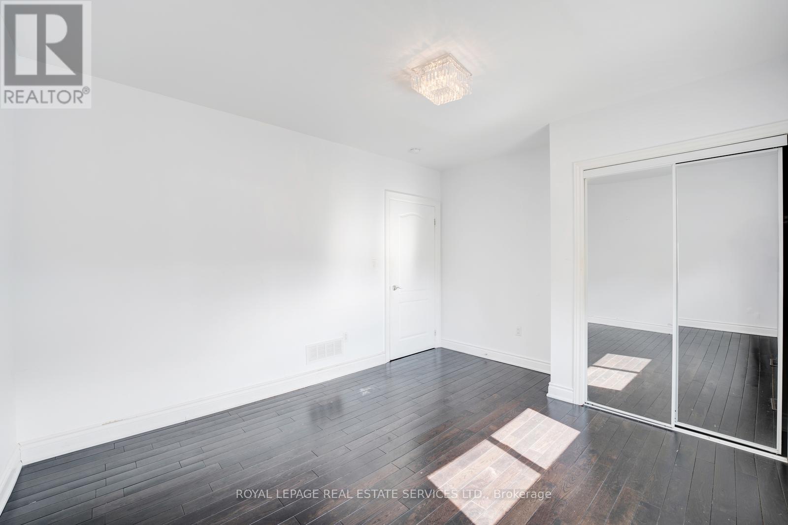 












310 SILVERTHORN AVENUE

,
Toronto,




Ontario
M6N3K6

