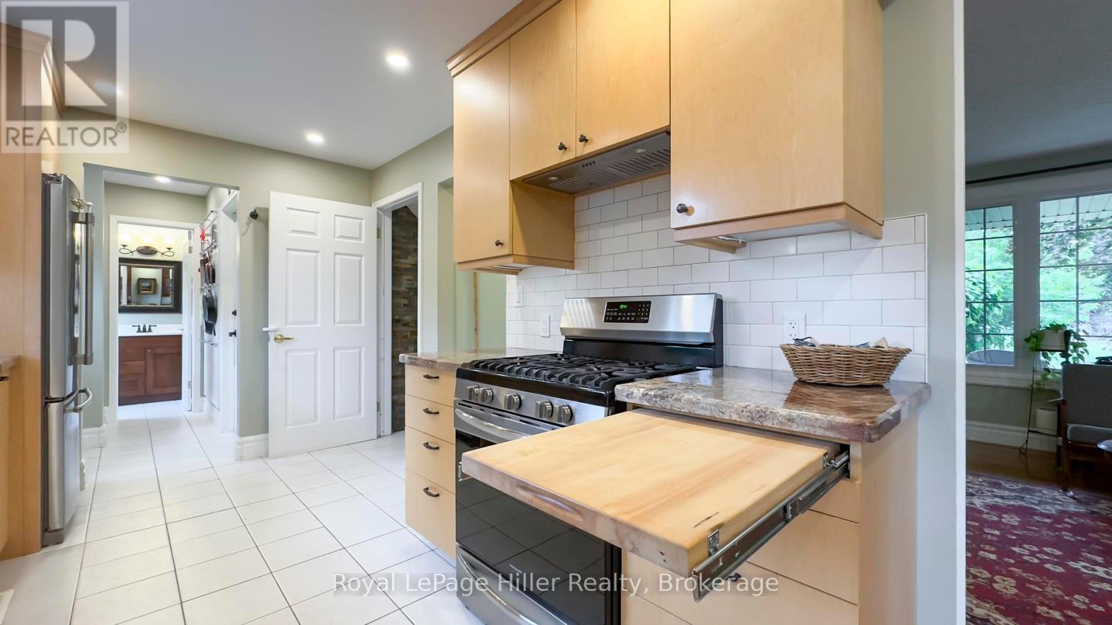 












398 GLENDON ROAD

,
Stratford,




Ontario
N5A6Y7

