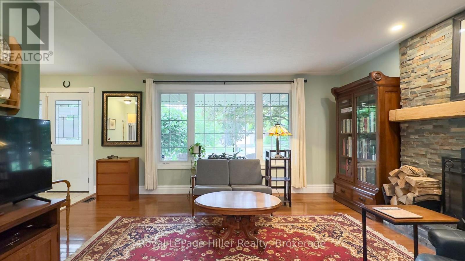












398 GLENDON ROAD

,
Stratford,




Ontario
N5A6Y7

