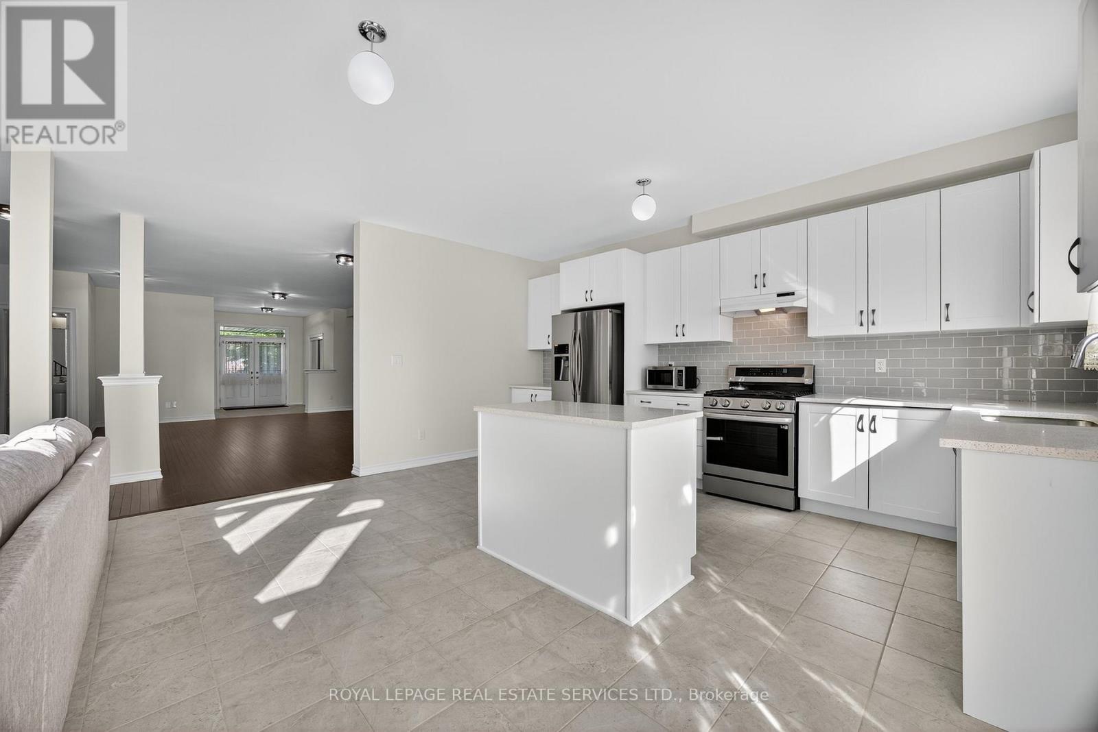 












33 PEARL STREET

,
Wasaga Beach,




Ontario
L9Z1J6

