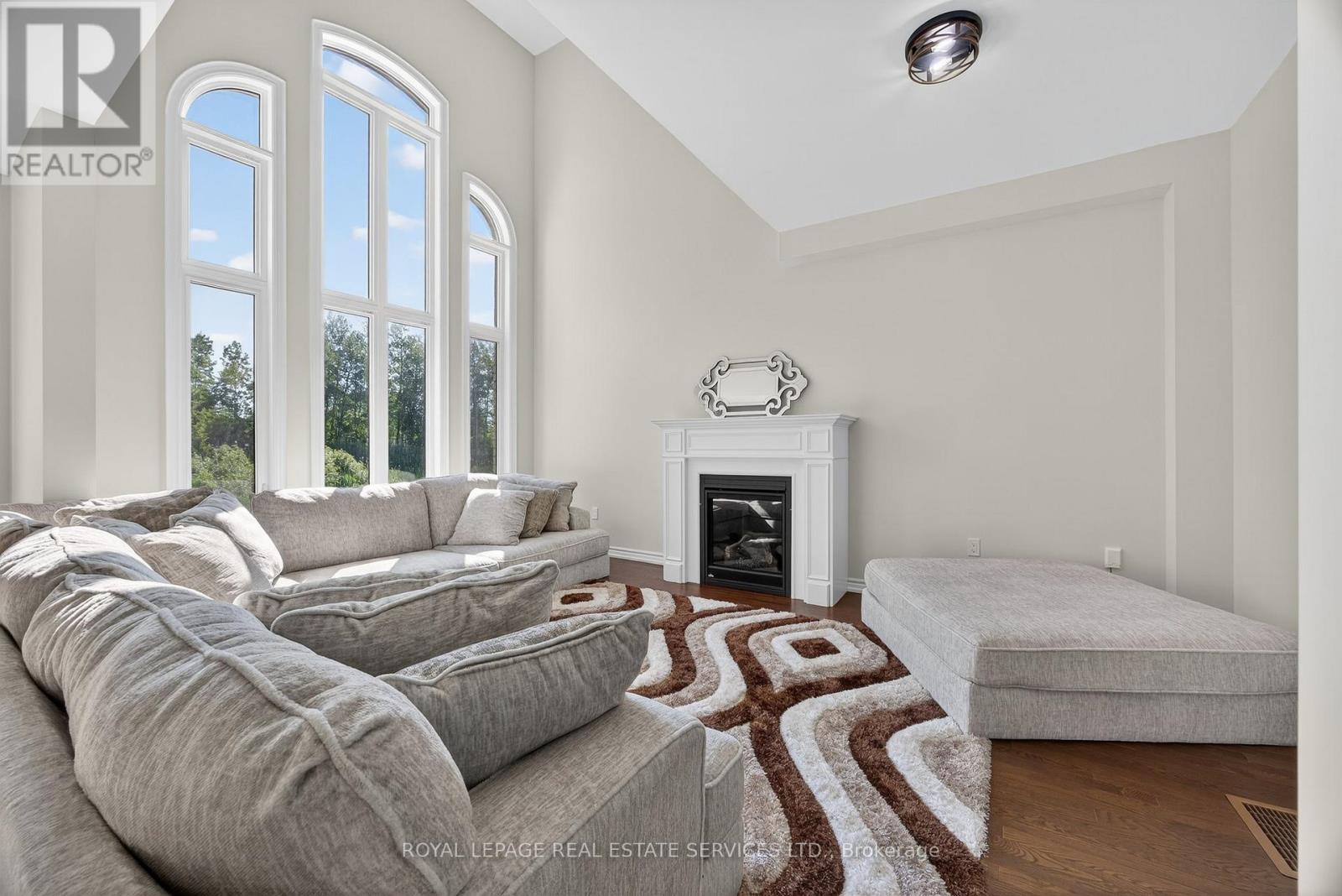 












33 PEARL STREET

,
Wasaga Beach,




Ontario
L9Z1J6

