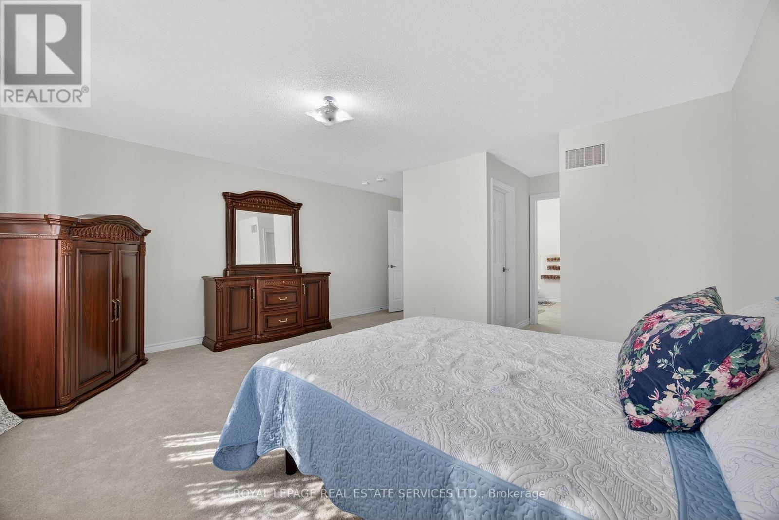 












33 PEARL STREET

,
Wasaga Beach,




Ontario
L9Z1J6

