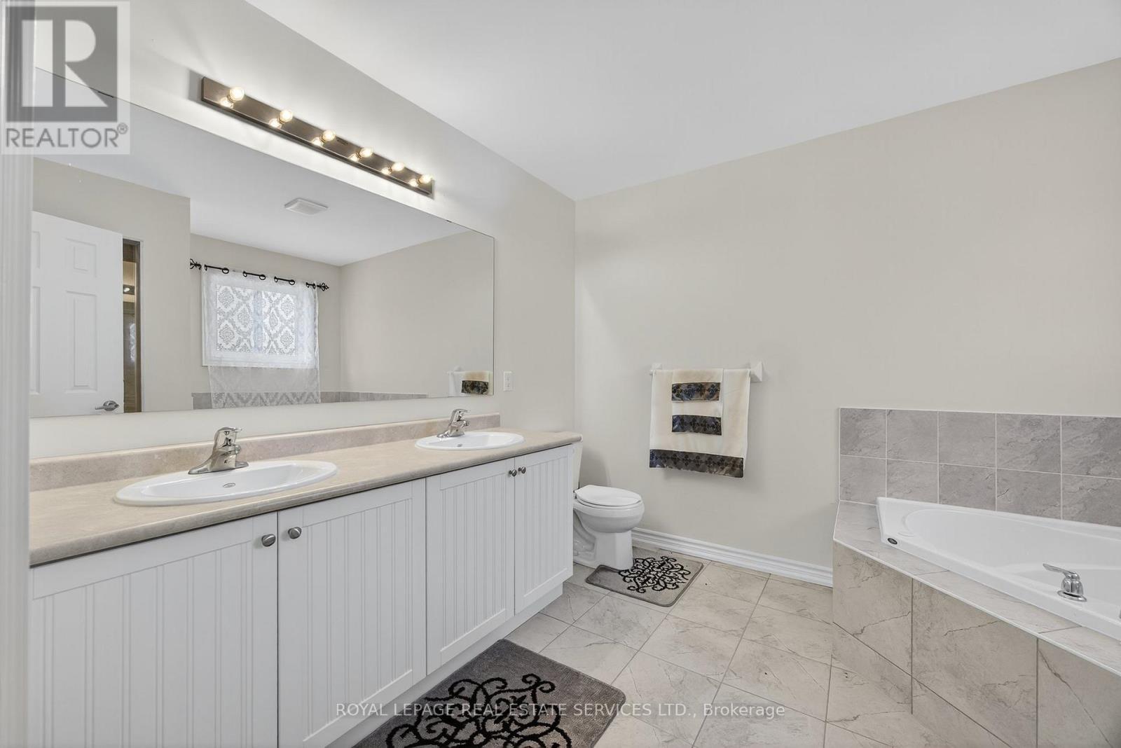 












33 PEARL STREET

,
Wasaga Beach,




Ontario
L9Z1J6

