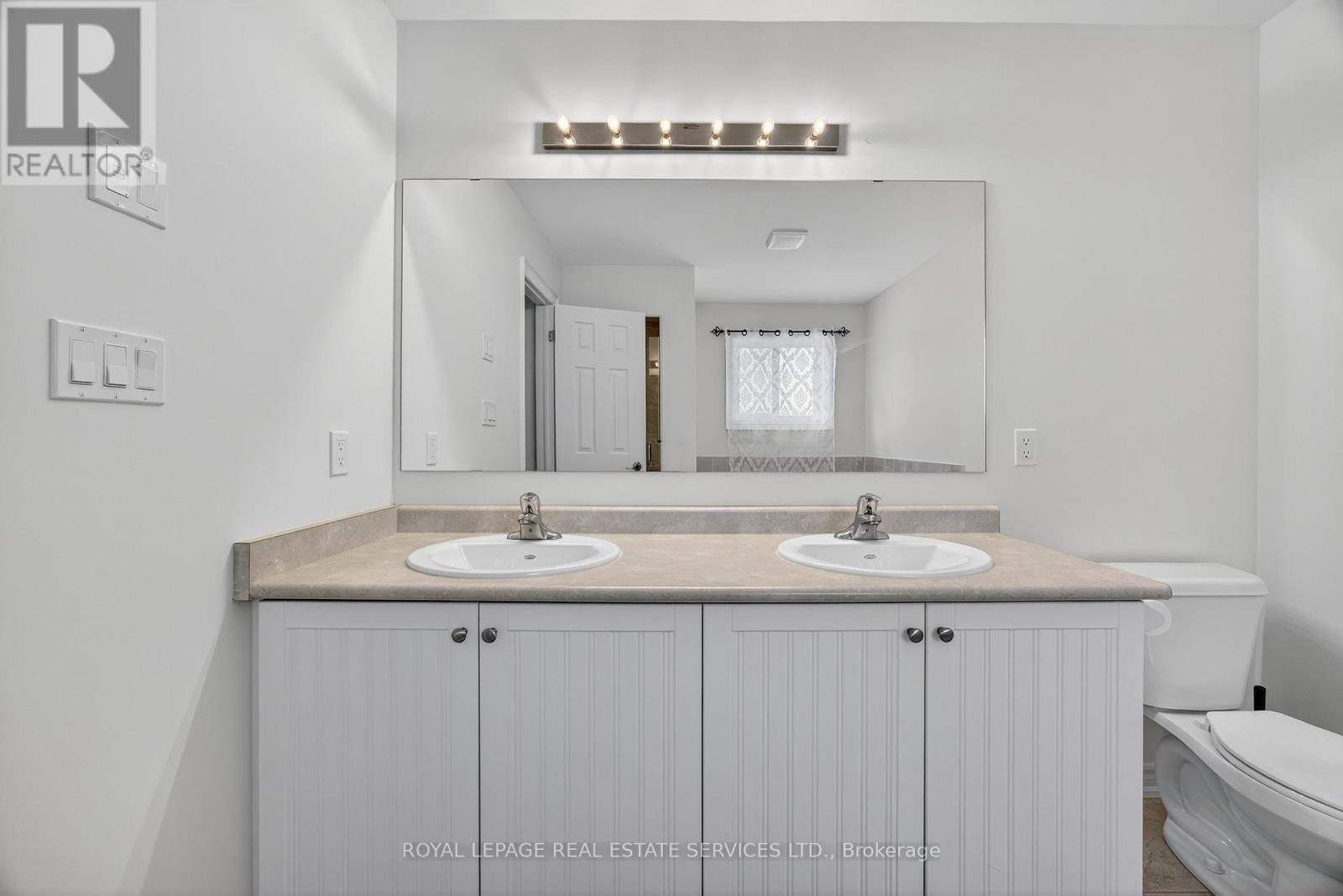 












33 PEARL STREET

,
Wasaga Beach,




Ontario
L9Z1J6

