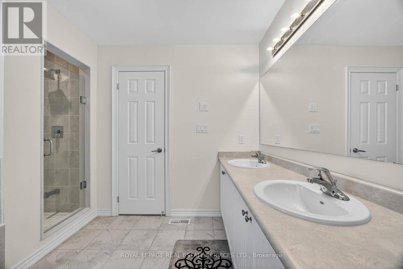 












33 PEARL STREET

,
Wasaga Beach,




Ontario
L9Z1J6

