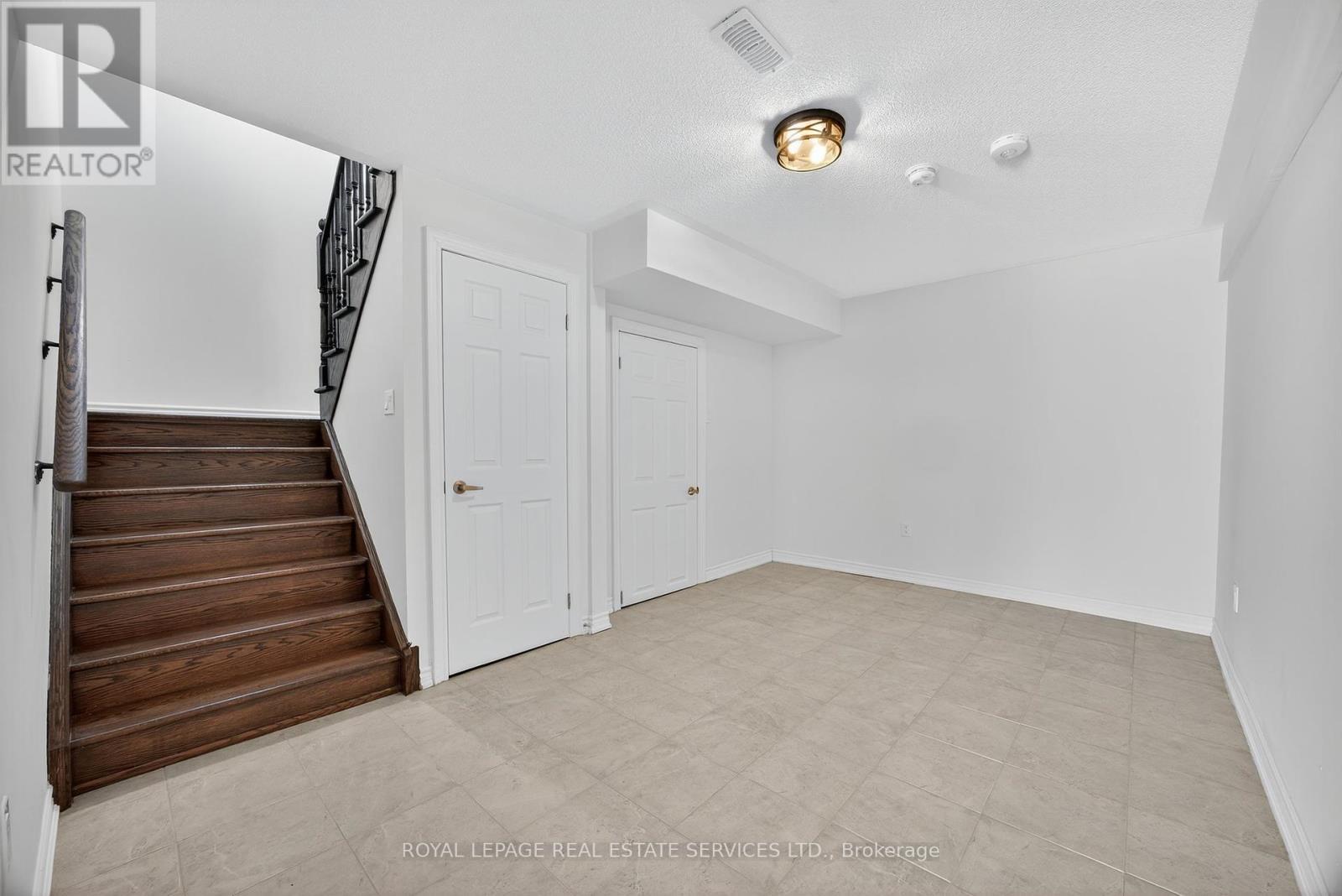 












33 PEARL STREET

,
Wasaga Beach,




Ontario
L9Z1J6

