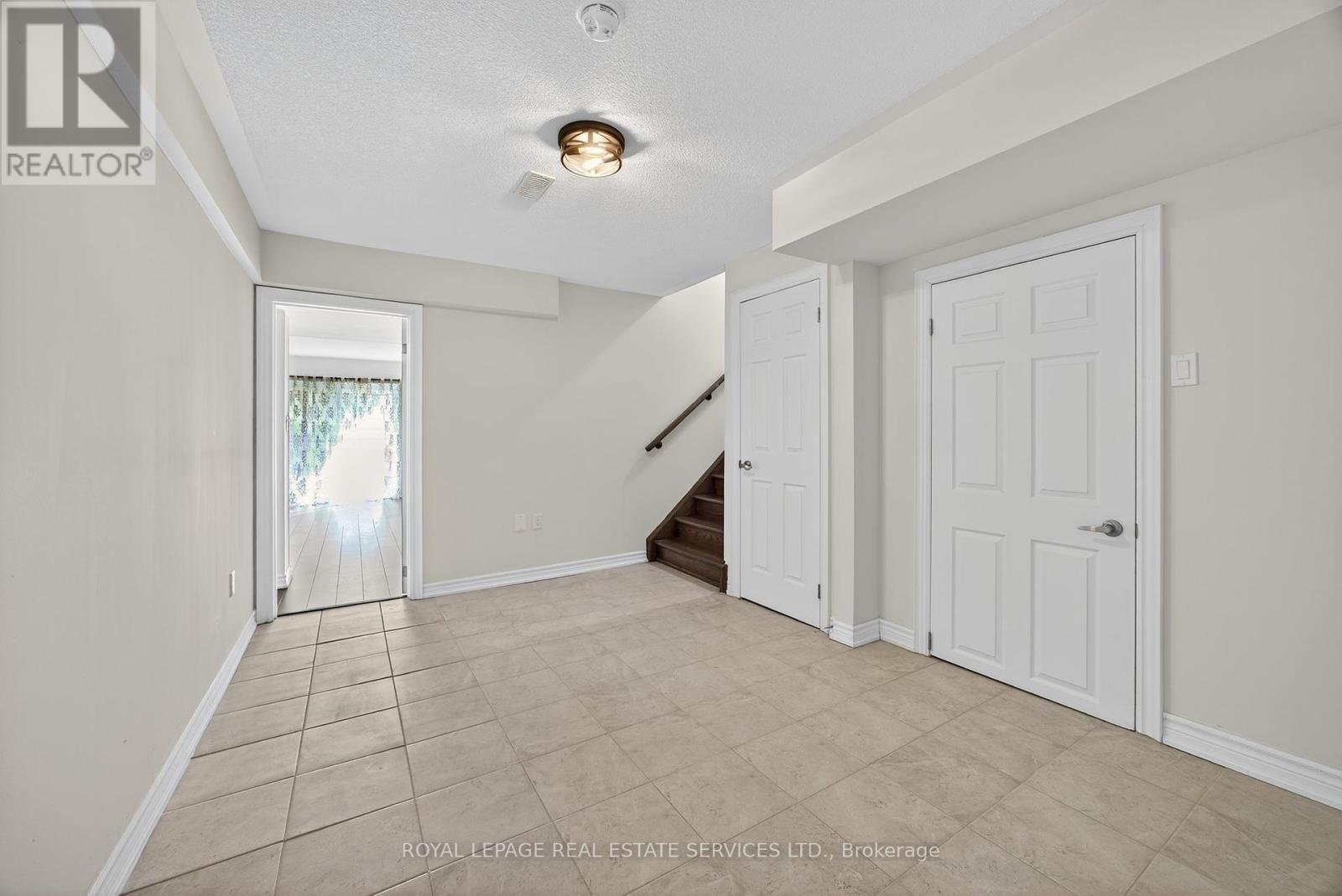 












33 PEARL STREET

,
Wasaga Beach,




Ontario
L9Z1J6

