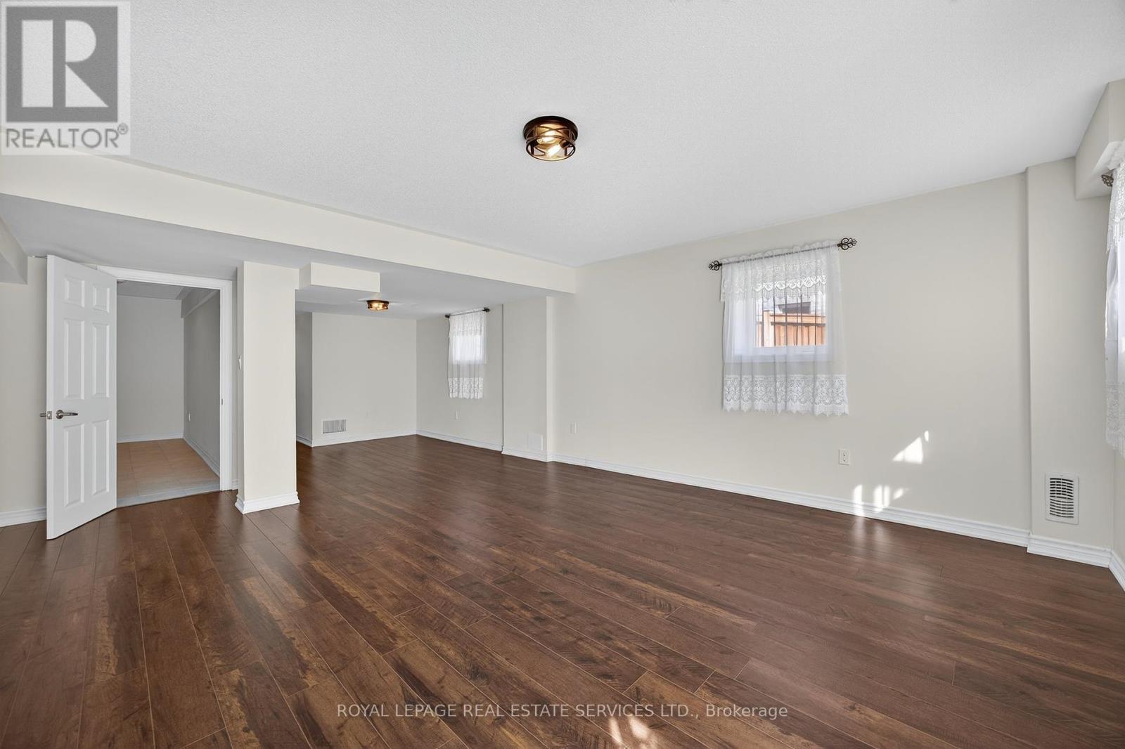 












33 PEARL STREET

,
Wasaga Beach,




Ontario
L9Z1J6

